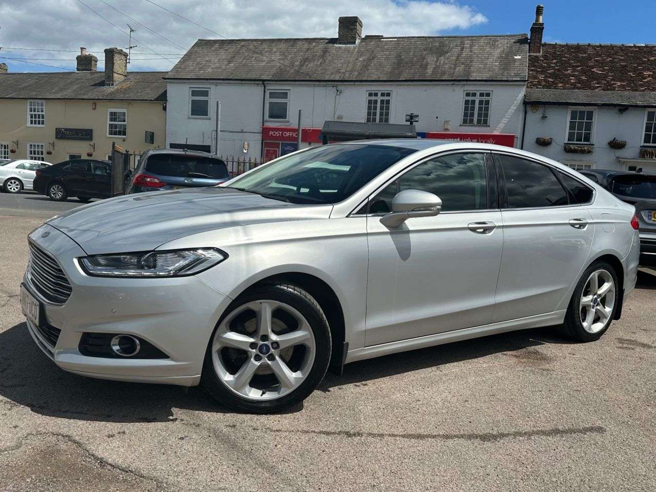 A 2017 FORD MONDEO 2.0 TDCi TITANIUM HATCHBACK 5dr DIESEL MANUAL EURO 6 (s/s) (180 ps) FULL LE A 2017 FORD MONDEO 2.0 TDCi TITANIUM HATCHBACK 5dr DIESEL MANUAL EURO 6 (s/s) (180 ps) FULL LE