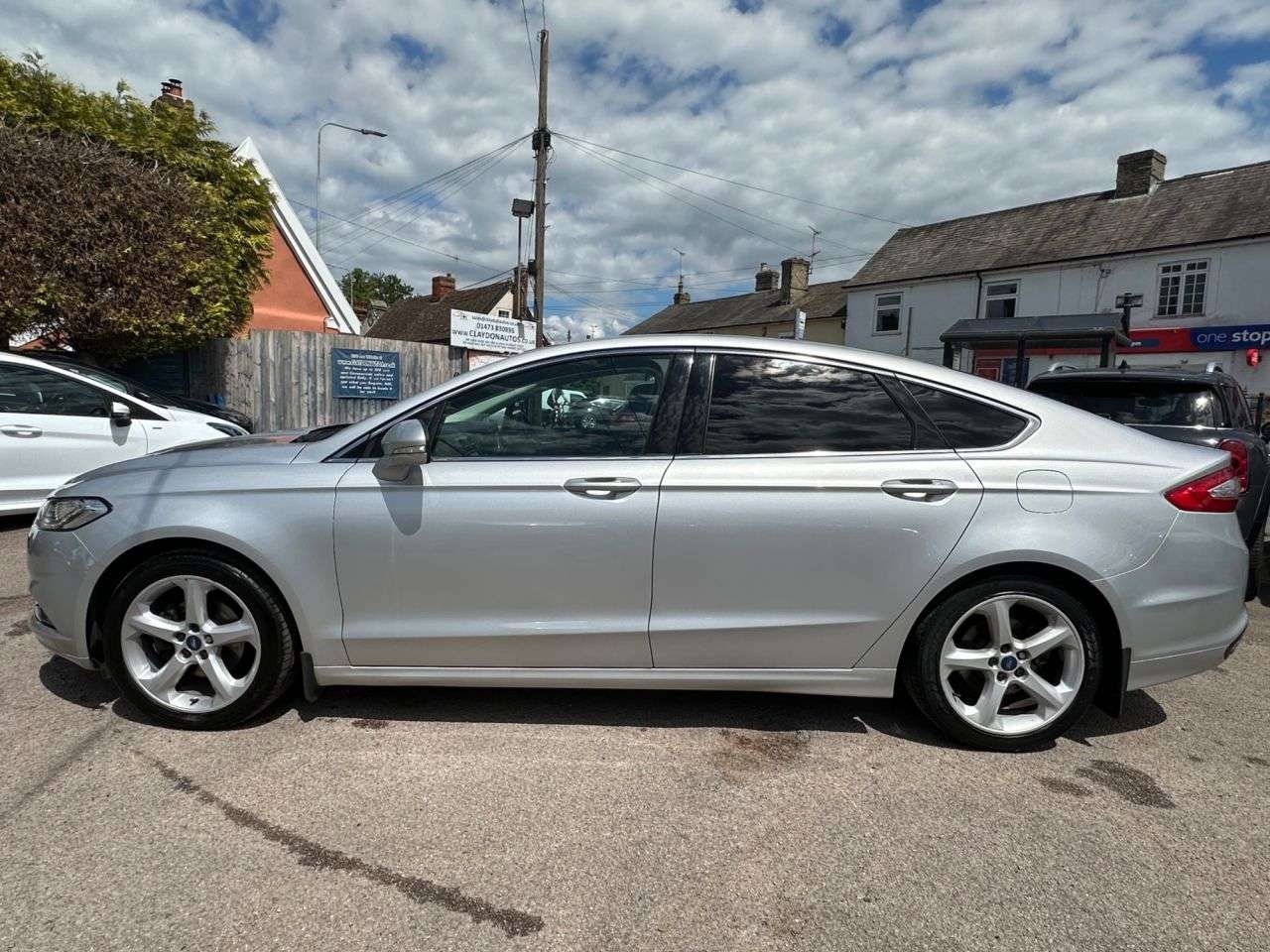 A 2017 FORD MONDEO 2.0 TDCi TITANIUM HATCHBACK 5dr DIESEL MANUAL EURO 6 (s/s) (180 ps) FULL LE A 2017 FORD MONDEO 2.0 TDCi TITANIUM HATCHBACK 5dr DIESEL MANUAL EURO 6 (s/s) (180 ps) FULL LE