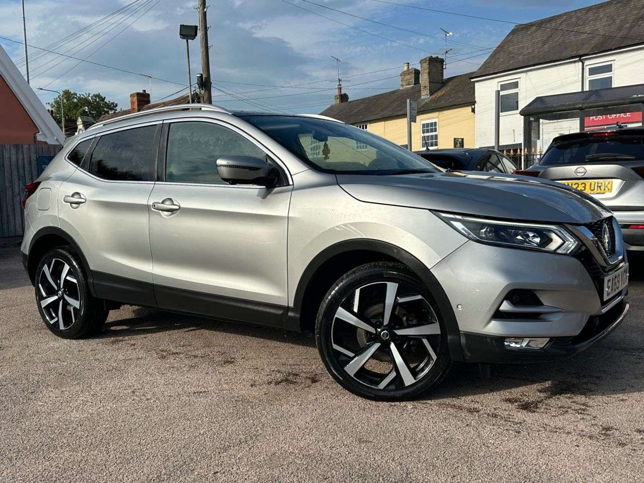 A 2019 NISSAN QASHQAI 1.3 DIG-T TENKA SUV 5dr PETROL MANUAL EURO 6 (s/s) (140 ps) A 2019 NISSAN QASHQAI 1.3 DIG-T TENKA SUV 5dr PETROL MANUAL EURO 6 (s/s) (140 ps)