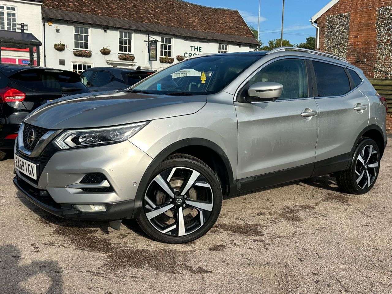 A 2019 NISSAN QASHQAI 1.3 DIG-T TENKA SUV 5dr PETROL MANUAL EURO 6 (s/s) (140 ps) A 2019 NISSAN QASHQAI 1.3 DIG-T TENKA SUV 5dr PETROL MANUAL EURO 6 (s/s) (140 ps)