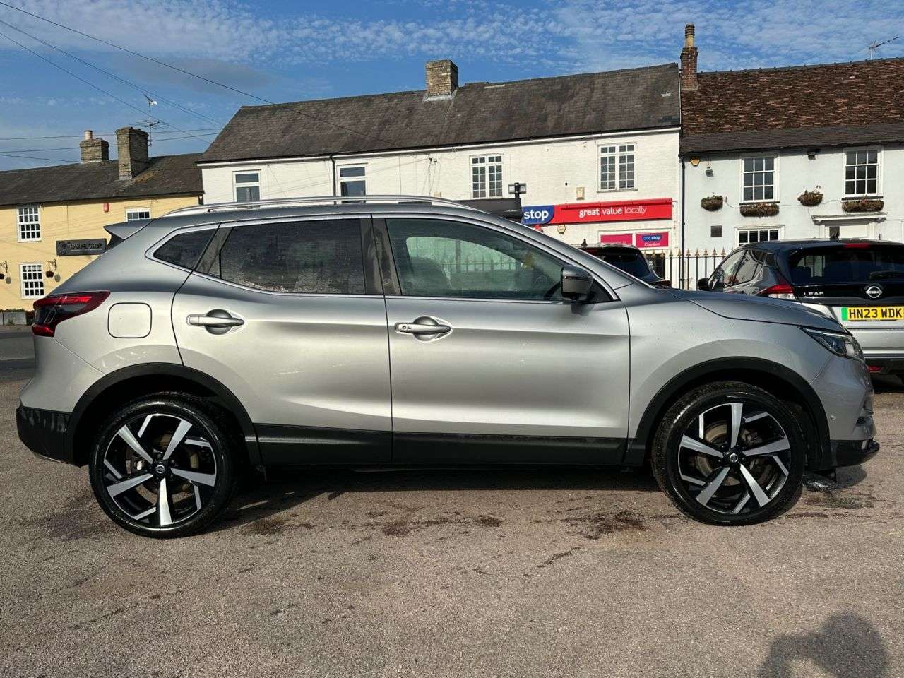 A 2019 NISSAN QASHQAI 1.3 DIG-T TENKA SUV 5dr PETROL MANUAL EURO 6 (s/s) (140 ps) A 2019 NISSAN QASHQAI 1.3 DIG-T TENKA SUV 5dr PETROL MANUAL EURO 6 (s/s) (140 ps)