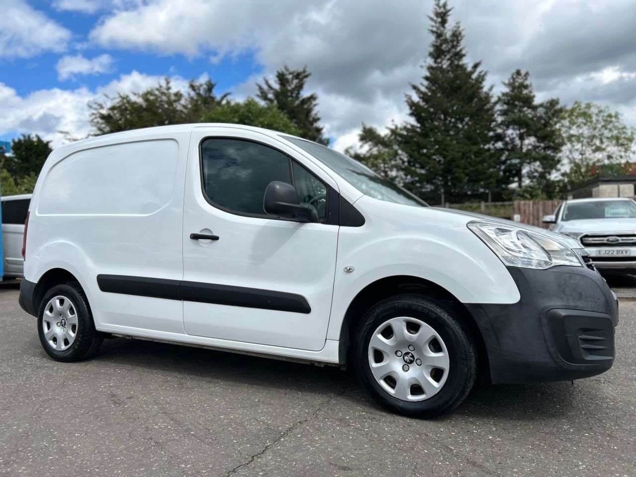 A 2018 PEUGEOT PARTNER 1.6BlueHDi 850 PROFESSIONAL P/V 5dr L1 ONE OWNER, 5 SERVICES A 2018 PEUGEOT PARTNER 1.6BlueHDi 850 PROFESSIONAL P/V 5dr L1 ONE OWNER, 5 SERVICES
