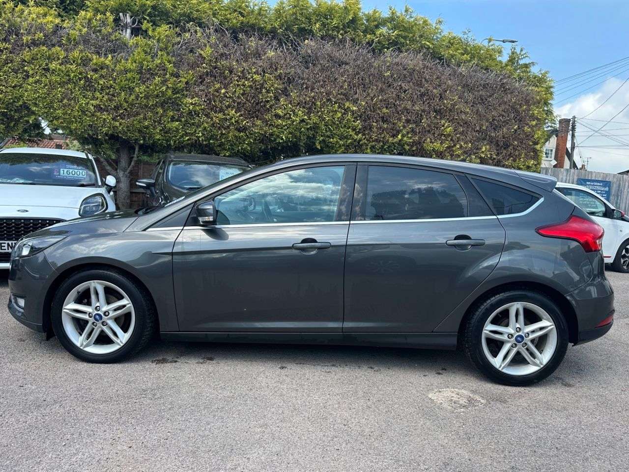 A 2016 FORD FOCUS 1.0T ECOBOOST TITANIUM HATCHBACK 5dr PETROL MANUAL EURO 6 (s/s) (125 ps) WE A 2016 FORD FOCUS 1.0T ECOBOOST TITANIUM HATCHBACK 5dr PETROL MANUAL EURO 6 (s/s) (125 ps) WE