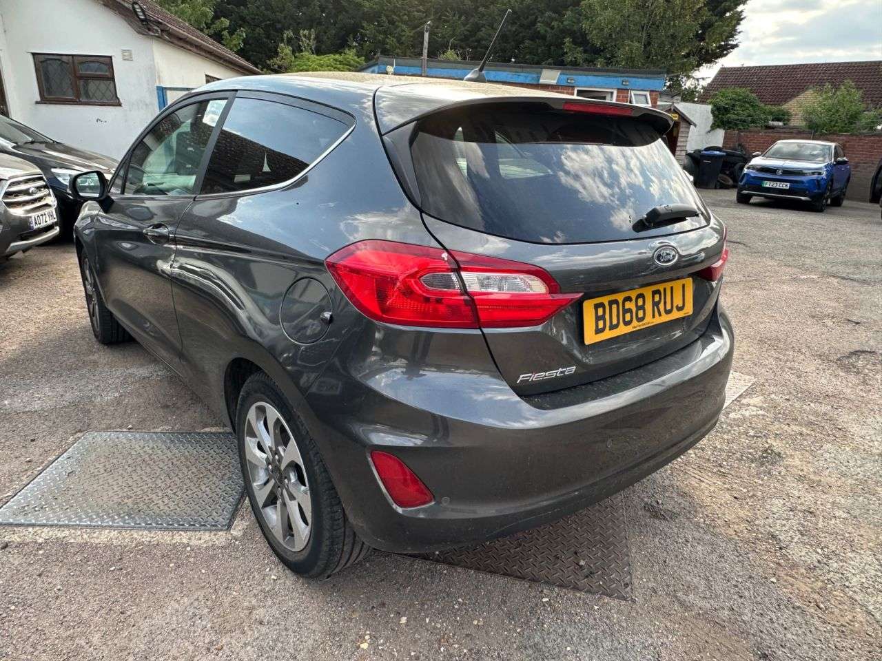 A 2018 FORD FIESTA 1.1 Ti-VCT ZETEC 3dr PETROL MANUAL EURO 6 (s/s) (85 ps) A 2018 FORD FIESTA 1.1 Ti-VCT ZETEC 3dr PETROL MANUAL EURO 6 (s/s) (85 ps)