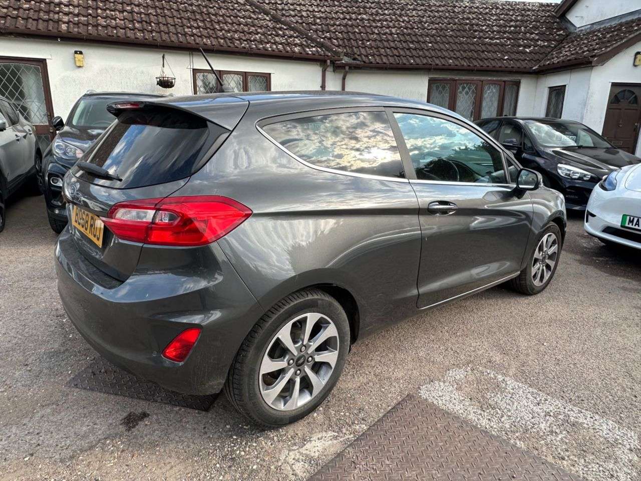 A 2018 FORD FIESTA 1.1 Ti-VCT ZETEC 3dr PETROL MANUAL EURO 6 (s/s) (85 ps) A 2018 FORD FIESTA 1.1 Ti-VCT ZETEC 3dr PETROL MANUAL EURO 6 (s/s) (85 ps)