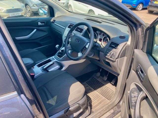 A 2010 FORD KUGA 2.0 TDCi ZETEC SUV 5dr DIESEL MANUAL 2WD (140 ps) A 2010 FORD KUGA 2.0 TDCi ZETEC SUV 5dr DIESEL MANUAL 2WD (140 ps)