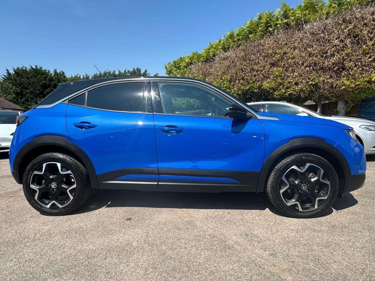 A 2023 VAUXHALL MOKKA ELECTRIC 50kWh ULTIMATE SUV 5dr ELECTRIC AUTOMATIC (136 ps) A 2023 VAUXHALL MOKKA ELECTRIC 50kWh ULTIMATE SUV 5dr ELECTRIC AUTOMATIC (136 ps)