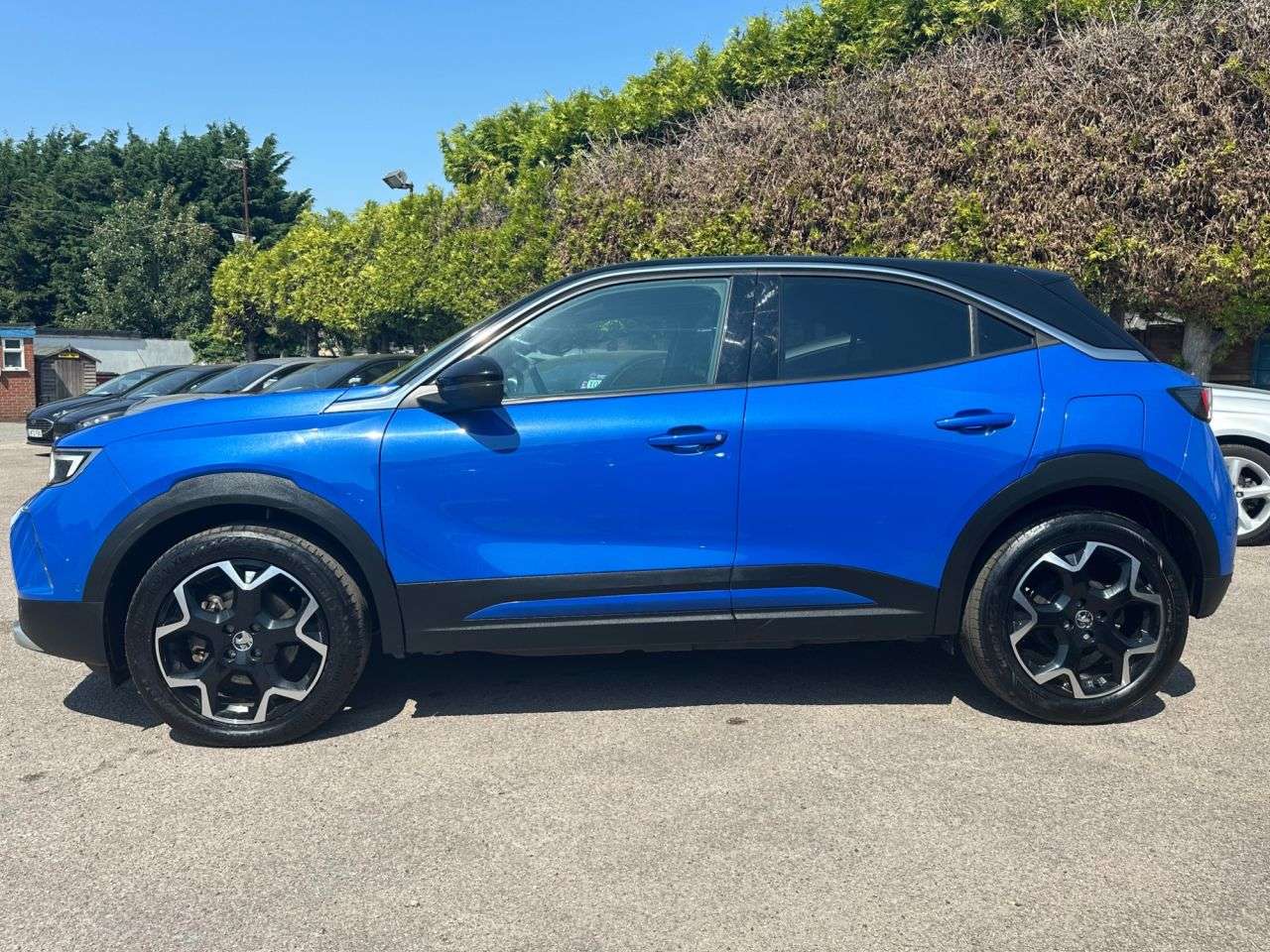 A 2023 VAUXHALL MOKKA ELECTRIC 50kWh ULTIMATE SUV 5dr ELECTRIC AUTOMATIC (136 ps) A 2023 VAUXHALL MOKKA ELECTRIC 50kWh ULTIMATE SUV 5dr ELECTRIC AUTOMATIC (136 ps)