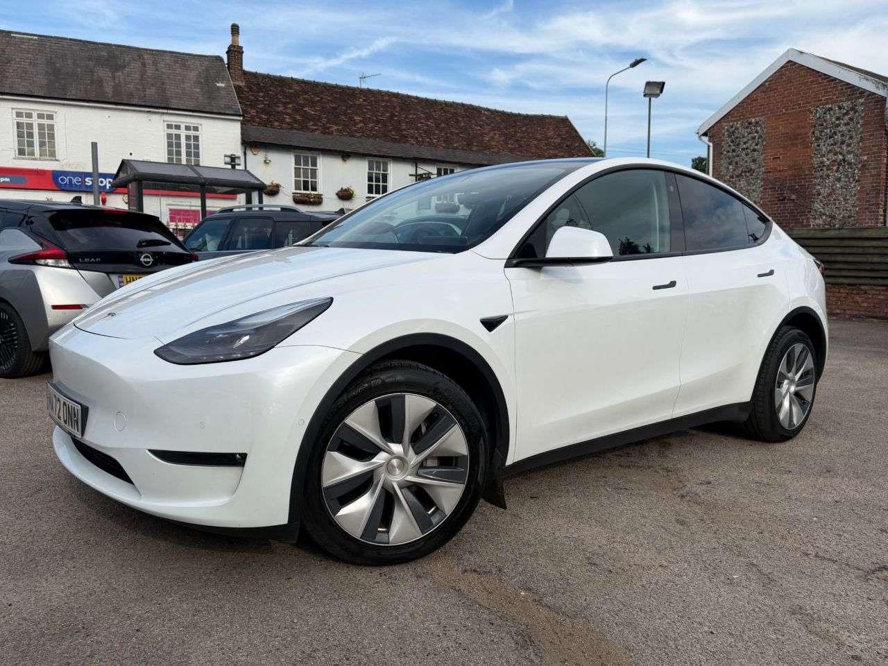 A 2022 TESLA MODEL Y (DUAL MOTOR) LONG RANGE SUV 5dr ELECTRIC AUTOMATIC 4WDE (384 bhp) A 2022 TESLA MODEL Y (DUAL MOTOR) LONG RANGE SUV 5dr ELECTRIC AUTOMATIC 4WDE (384 bhp)