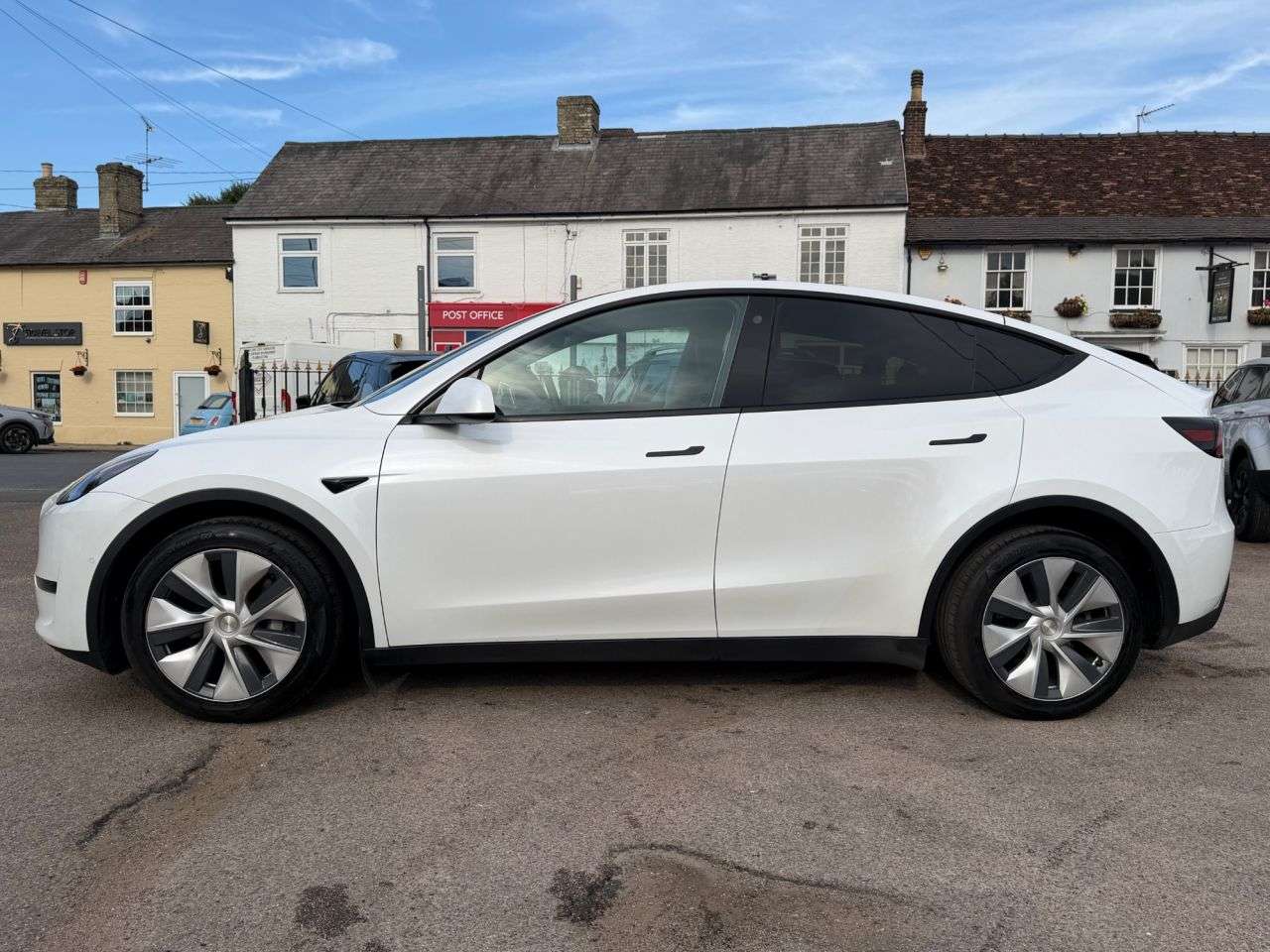 A 2022 TESLA MODEL Y (DUAL MOTOR) LONG RANGE SUV 5dr ELECTRIC AUTOMATIC 4WDE (384 bhp) A 2022 TESLA MODEL Y (DUAL MOTOR) LONG RANGE SUV 5dr ELECTRIC AUTOMATIC 4WDE (384 bhp)