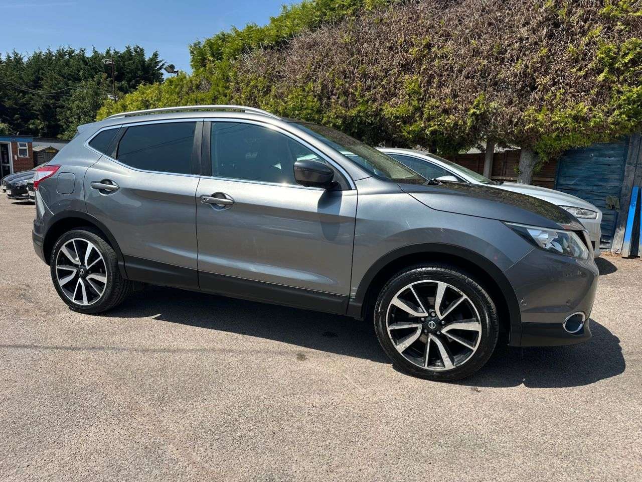 A 2015 NISSAN QASHQAI 1.5 dCi TEKNA SUV 5dr DIESEL MANUAL (s/s) (110 ps) LOW ROAD TAX A 2015 NISSAN QASHQAI 1.5 dCi TEKNA SUV 5dr DIESEL MANUAL (s/s) (110 ps) LOW ROAD TAX