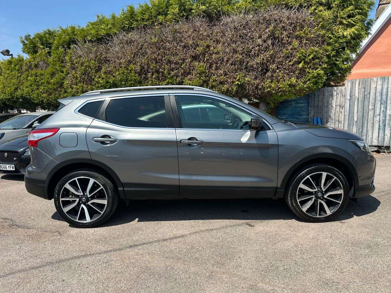 A 2015 NISSAN QASHQAI 1.5 dCi TEKNA SUV 5dr DIESEL MANUAL (s/s) (110 ps) LOW ROAD TAX A 2015 NISSAN QASHQAI 1.5 dCi TEKNA SUV 5dr DIESEL MANUAL (s/s) (110 ps) LOW ROAD TAX
