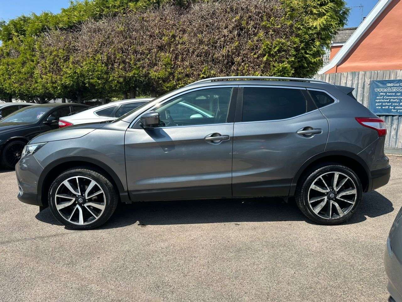 A 2015 NISSAN QASHQAI 1.5 dCi TEKNA SUV 5dr DIESEL MANUAL (s/s) (110 ps) LOW ROAD TAX A 2015 NISSAN QASHQAI 1.5 dCi TEKNA SUV 5dr DIESEL MANUAL (s/s) (110 ps) LOW ROAD TAX