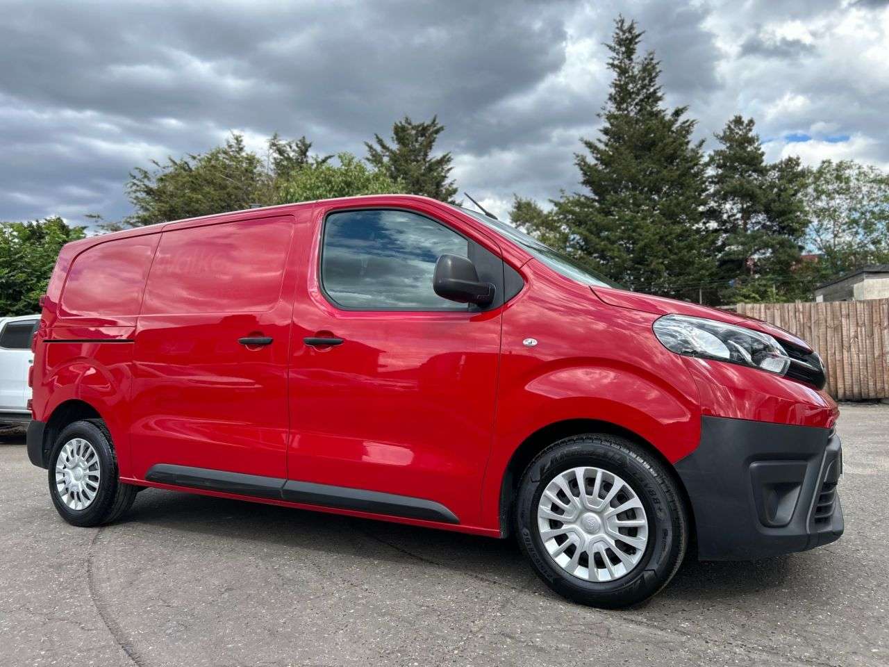 A 2023 TOYOTA PROACE 2.0D ICON MEDIUM P/V 6dr MWB ONE OWNER, 2 SERVICE STAMPS A 2023 TOYOTA PROACE 2.0D ICON MEDIUM P/V 6dr MWB ONE OWNER, 2 SERVICE STAMPS