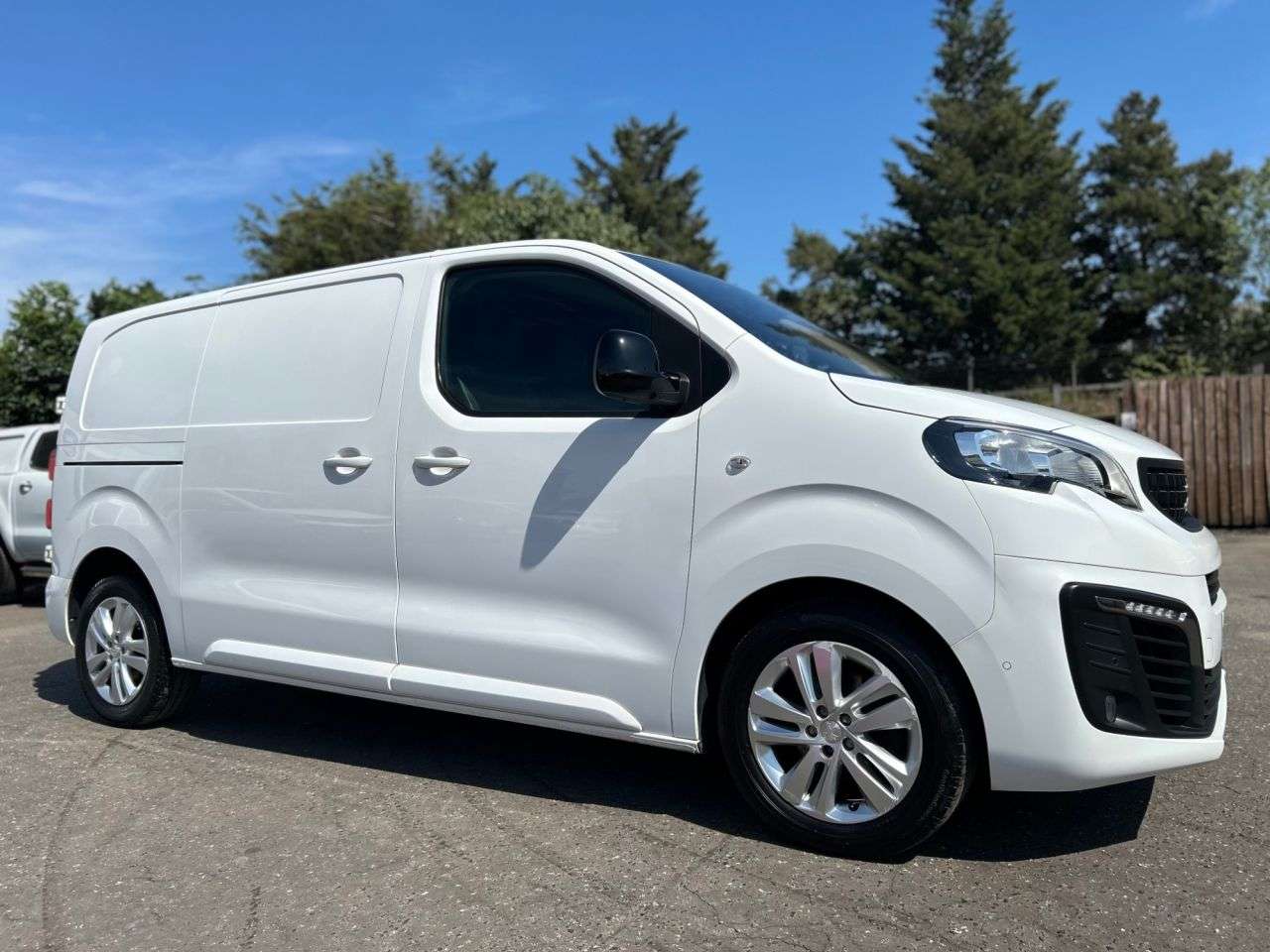 A 2021 PEUGEOT EXPERT 2.0BlueHDi 1400 ASPHALT PREMIUM STANDARD P/V 6dr MWB ONE OWNER, 2 PEUGEOT S A 2021 PEUGEOT EXPERT 2.0BlueHDi 1400 ASPHALT PREMIUM STANDARD P/V 6dr MWB ONE OWNER, 2 PEUGEOT S