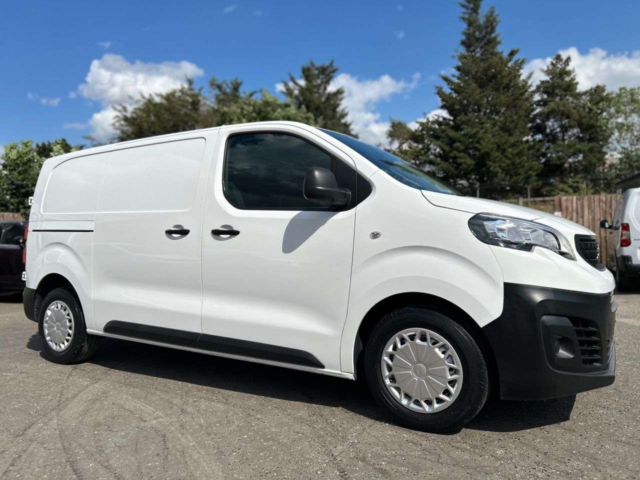 A 2022 PEUGEOT EXPERT 2.0BlueHDi 1400 PROFESSIONAL PREMIUM P/V 6dr MWB ONE OWNER, 3 SERVICES A 2022 PEUGEOT EXPERT 2.0BlueHDi 1400 PROFESSIONAL PREMIUM P/V 6dr MWB ONE OWNER, 3 SERVICES
