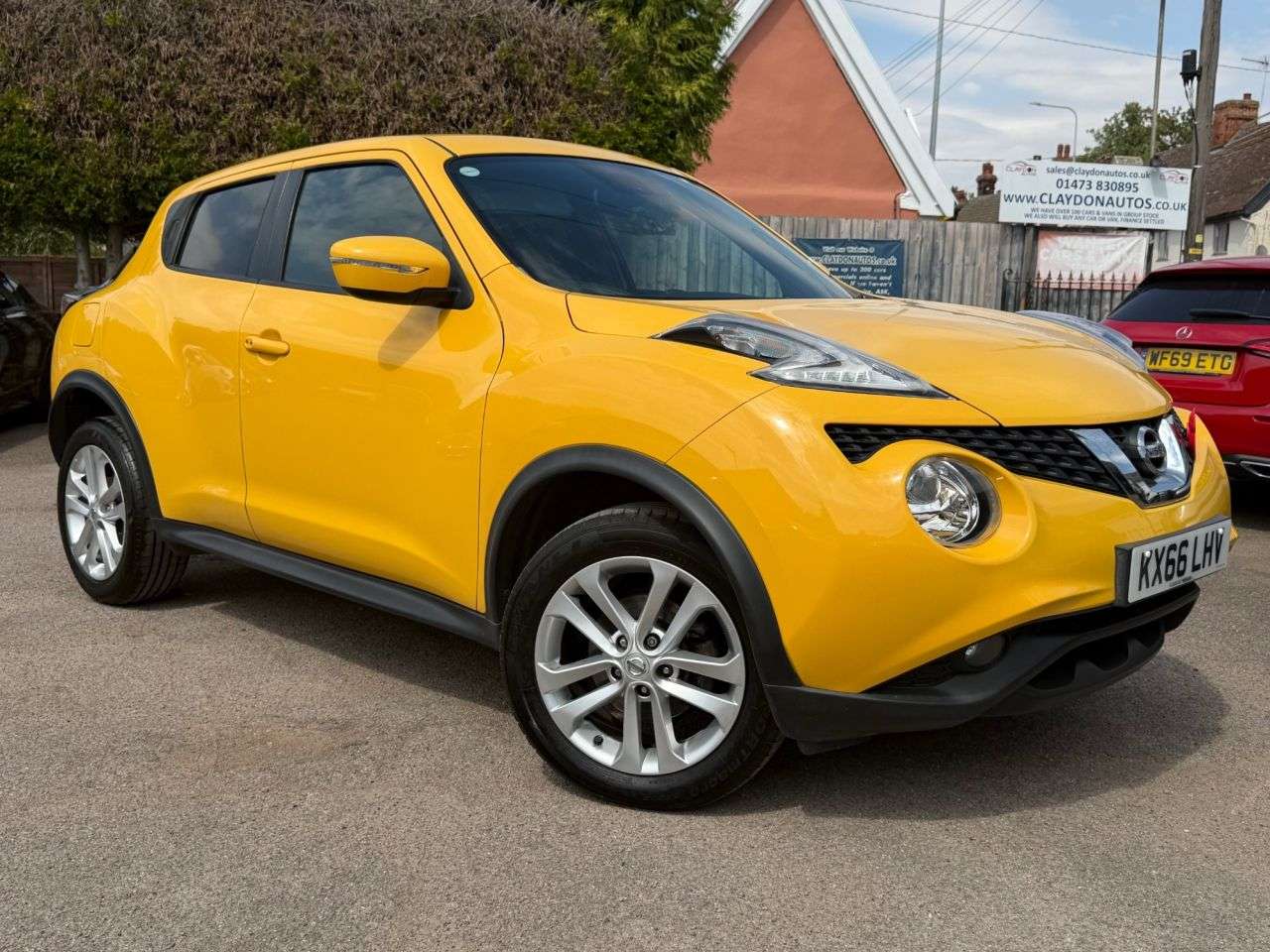 A 2016 NISSAN JUKE 1.2 DIG-T N-CONNECTA SUV 5dr PETROL MANUAL EURO 6 (s/s) (115 ps) A 2016 NISSAN JUKE 1.2 DIG-T N-CONNECTA SUV 5dr PETROL MANUAL EURO 6 (s/s) (115 ps)