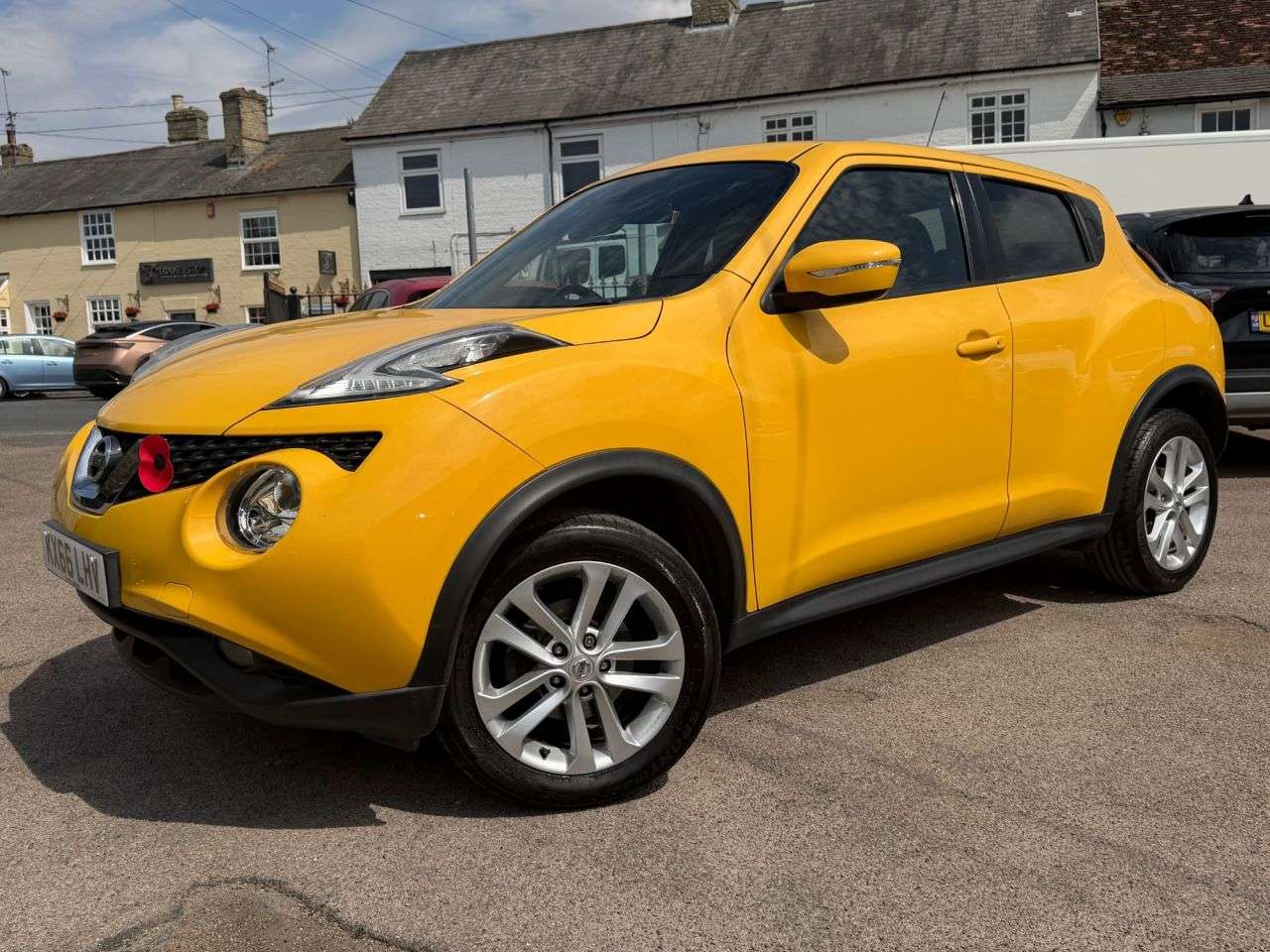 A 2016 NISSAN JUKE 1.2 DIG-T N-CONNECTA SUV 5dr PETROL MANUAL EURO 6 (s/s) (115 ps) A 2016 NISSAN JUKE 1.2 DIG-T N-CONNECTA SUV 5dr PETROL MANUAL EURO 6 (s/s) (115 ps)