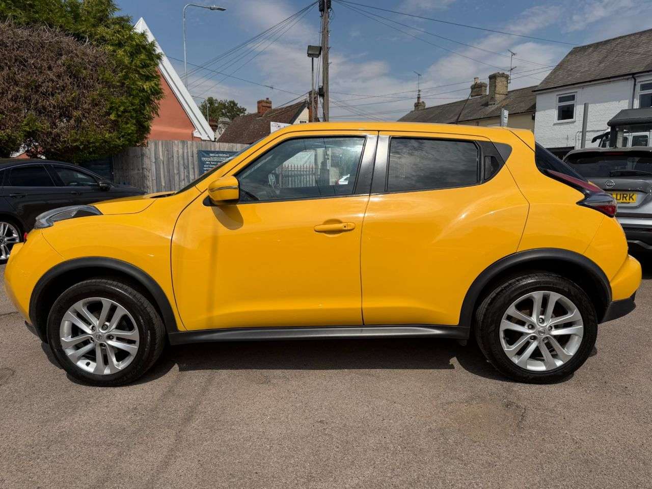 A 2016 NISSAN JUKE 1.2 DIG-T N-CONNECTA SUV 5dr PETROL MANUAL EURO 6 (s/s) (115 ps) A 2016 NISSAN JUKE 1.2 DIG-T N-CONNECTA SUV 5dr PETROL MANUAL EURO 6 (s/s) (115 ps)
