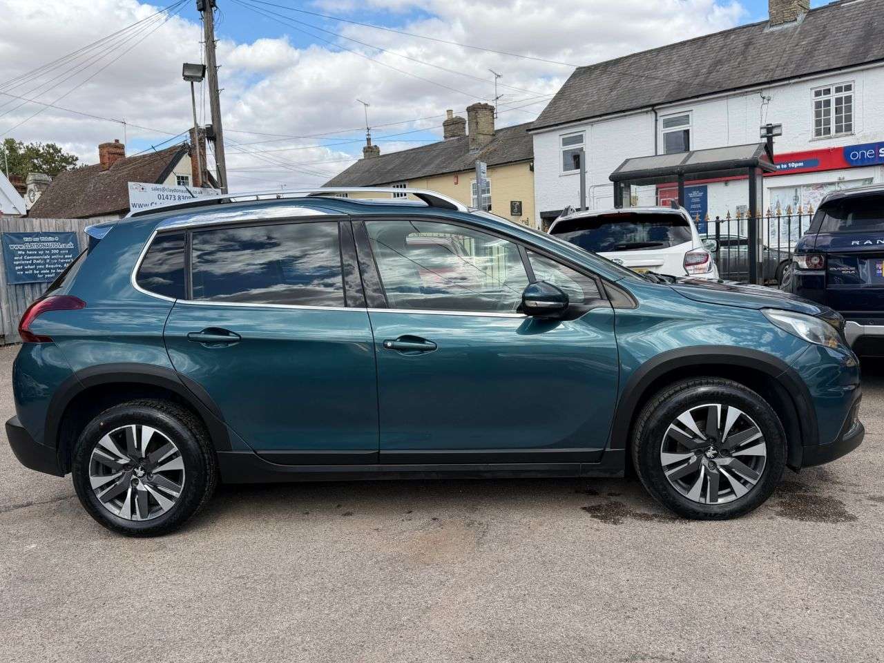 A 2017 PEUGEOT 2008 1.2 PURE TECH ALLURE SUV 5dr PETROL AUTOMATIC ETG EURO 6 (s/s) (82 ps) A 2017 PEUGEOT 2008 1.2 PURE TECH ALLURE SUV 5dr PETROL AUTOMATIC ETG EURO 6 (s/s) (82 ps)