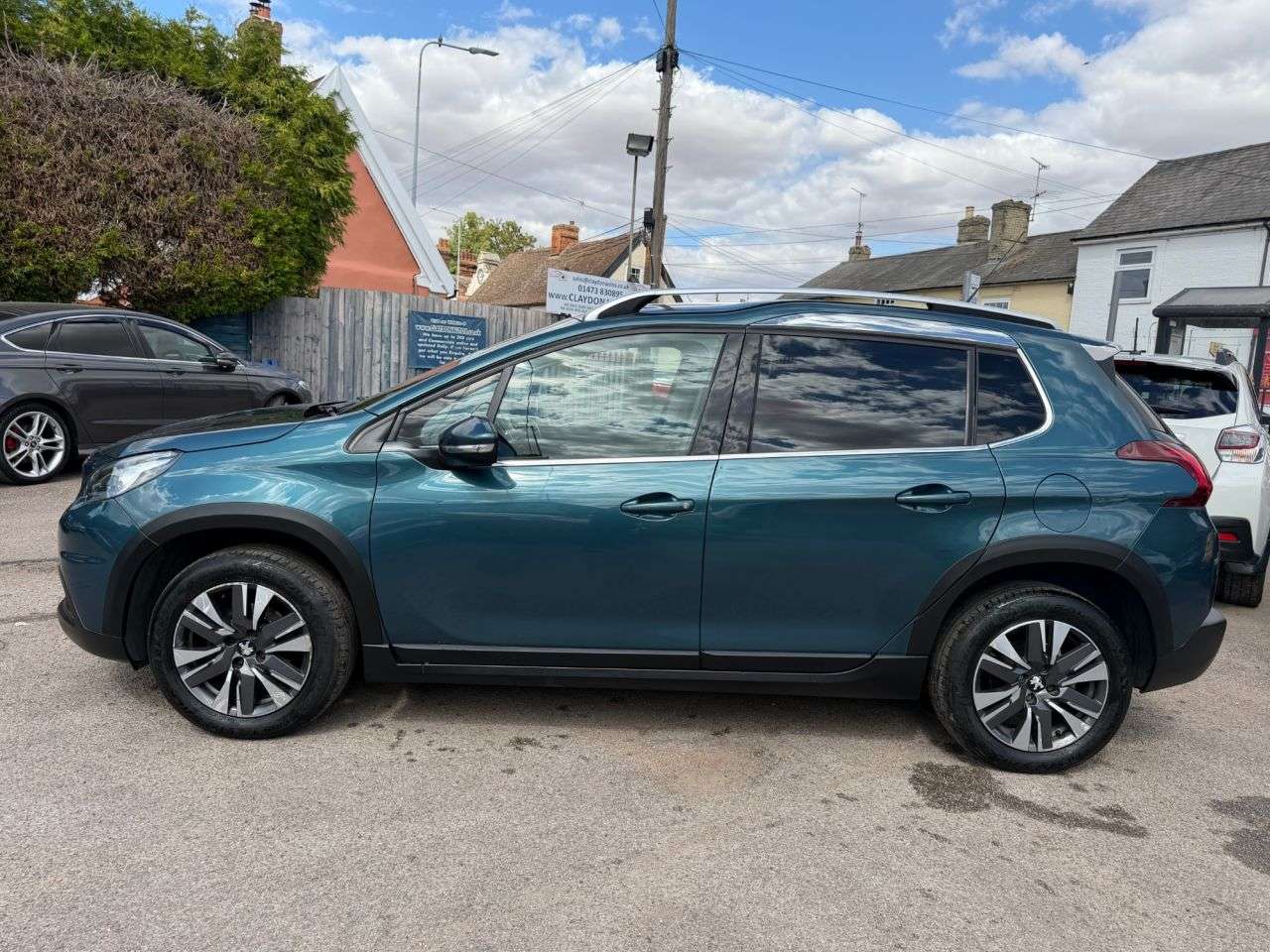 A 2017 PEUGEOT 2008 1.2 PURE TECH ALLURE SUV 5dr PETROL AUTOMATIC ETG EURO 6 (s/s) (82 ps) A 2017 PEUGEOT 2008 1.2 PURE TECH ALLURE SUV 5dr PETROL AUTOMATIC ETG EURO 6 (s/s) (82 ps)