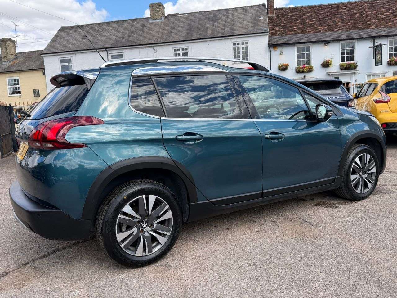 2017 PEUGEOT 2008 2017 PEUGEOT 2008