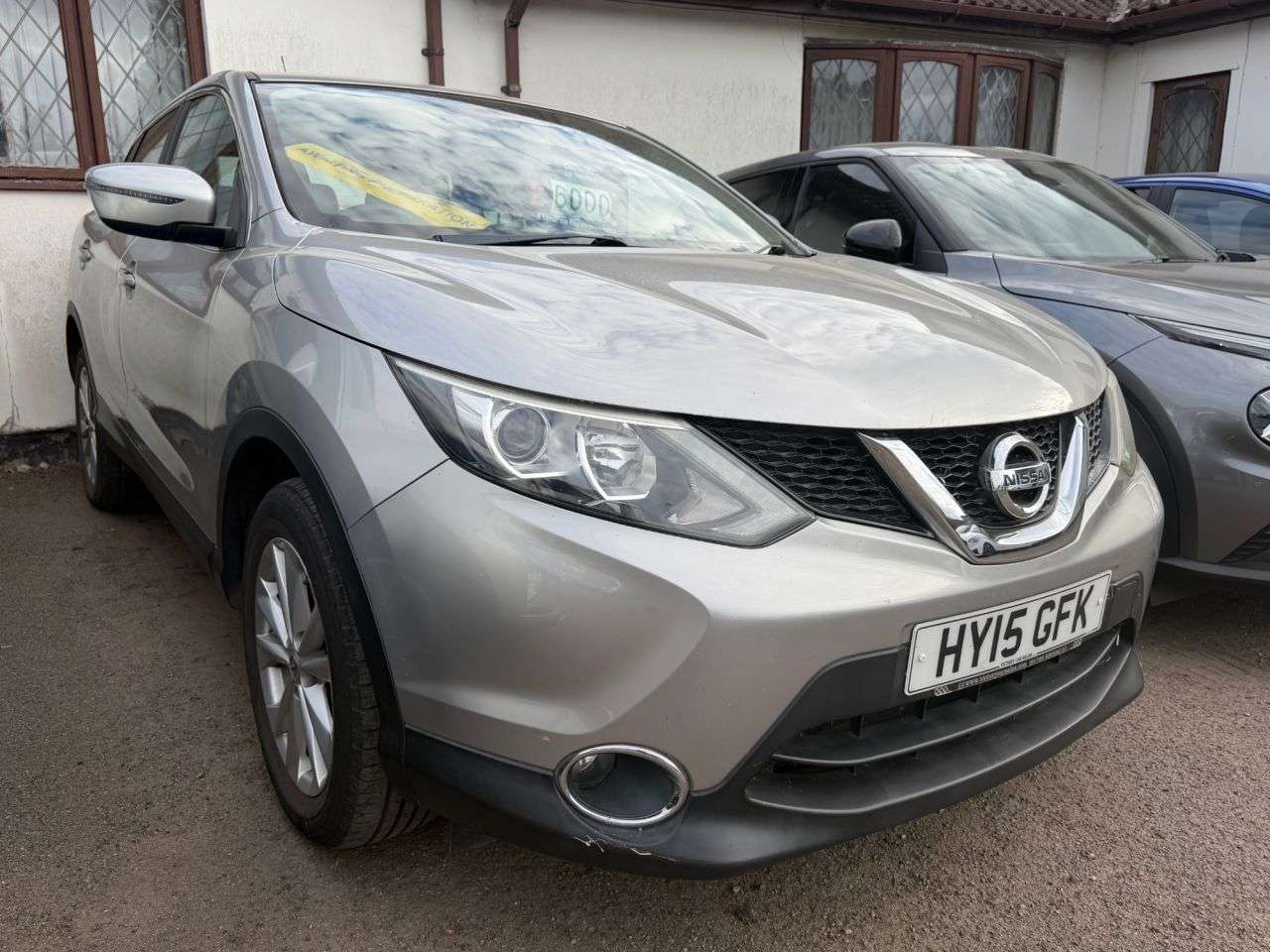 A 2015 NISSAN QASHQAI 1.2 DIG-T ACENTA SUV 5dr PETROL MANUAL 2WD EURO 6 (s/s) (115 ps) A 2015 NISSAN QASHQAI 1.2 DIG-T ACENTA SUV 5dr PETROL MANUAL 2WD EURO 6 (s/s) (115 ps)