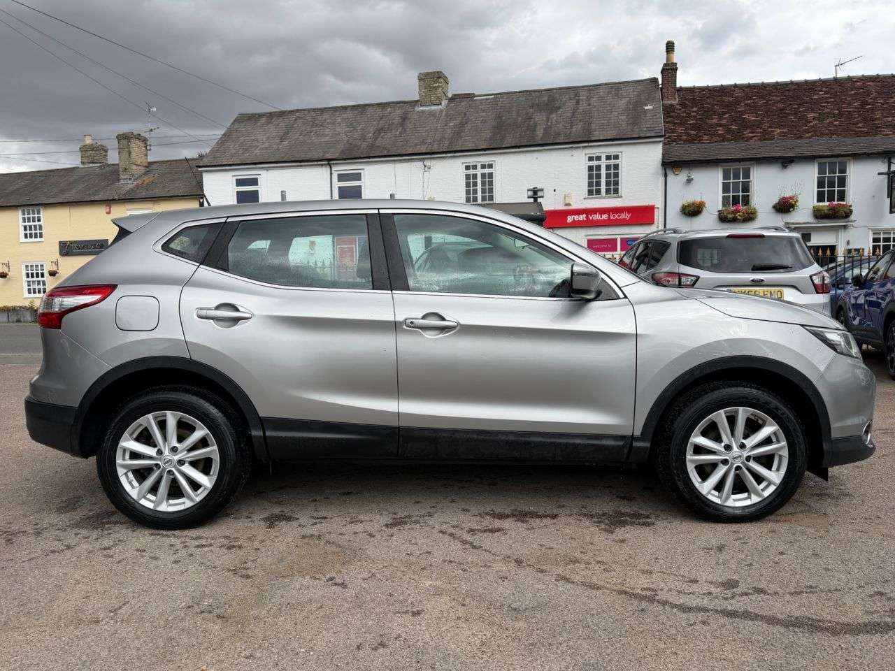 A 2015 NISSAN QASHQAI 1.2 DIG-T ACENTA SUV 5dr PETROL MANUAL 2WD EURO 6 (s/s) (115 ps) NEW MOT AN A 2015 NISSAN QASHQAI 1.2 DIG-T ACENTA SUV 5dr PETROL MANUAL 2WD EURO 6 (s/s) (115 ps) NEW MOT AN