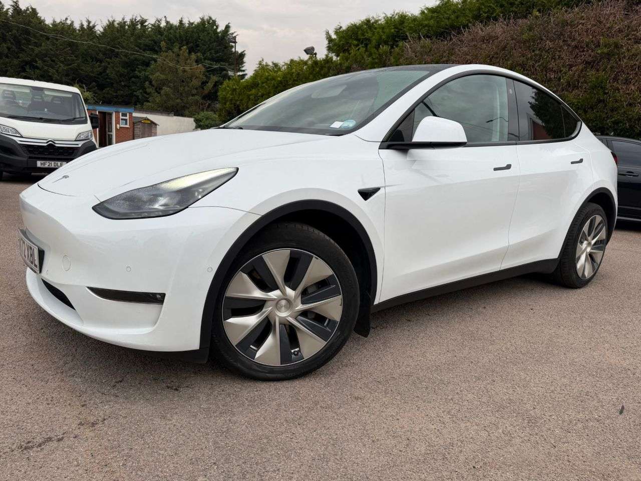A 2022 TESLA MODEL Y (DUAL MOTOR) LONG RANGE SUV 5dr ELECTRIC AUTOMATIC 4WDE (384 bhp) A 2022 TESLA MODEL Y (DUAL MOTOR) LONG RANGE SUV 5dr ELECTRIC AUTOMATIC 4WDE (384 bhp)