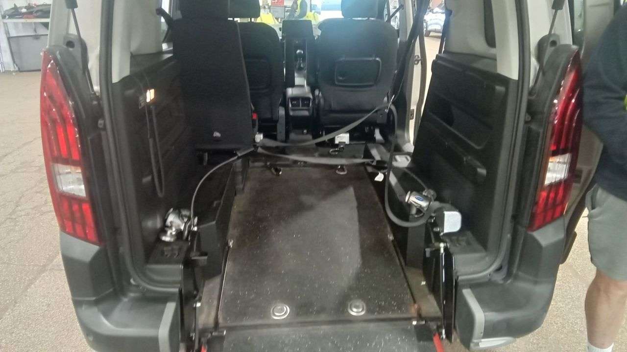 A 2021 PEUGEOT RIFTER 1.5 BLUEHDi ALLURE WAV 5dr WHEELCHAIR ACCESSIBLE VEHICLE DIESEL MANUAL EURO A 2021 PEUGEOT RIFTER 1.5 BLUEHDi ALLURE WAV 5dr WHEELCHAIR ACCESSIBLE VEHICLE DIESEL MANUAL EURO