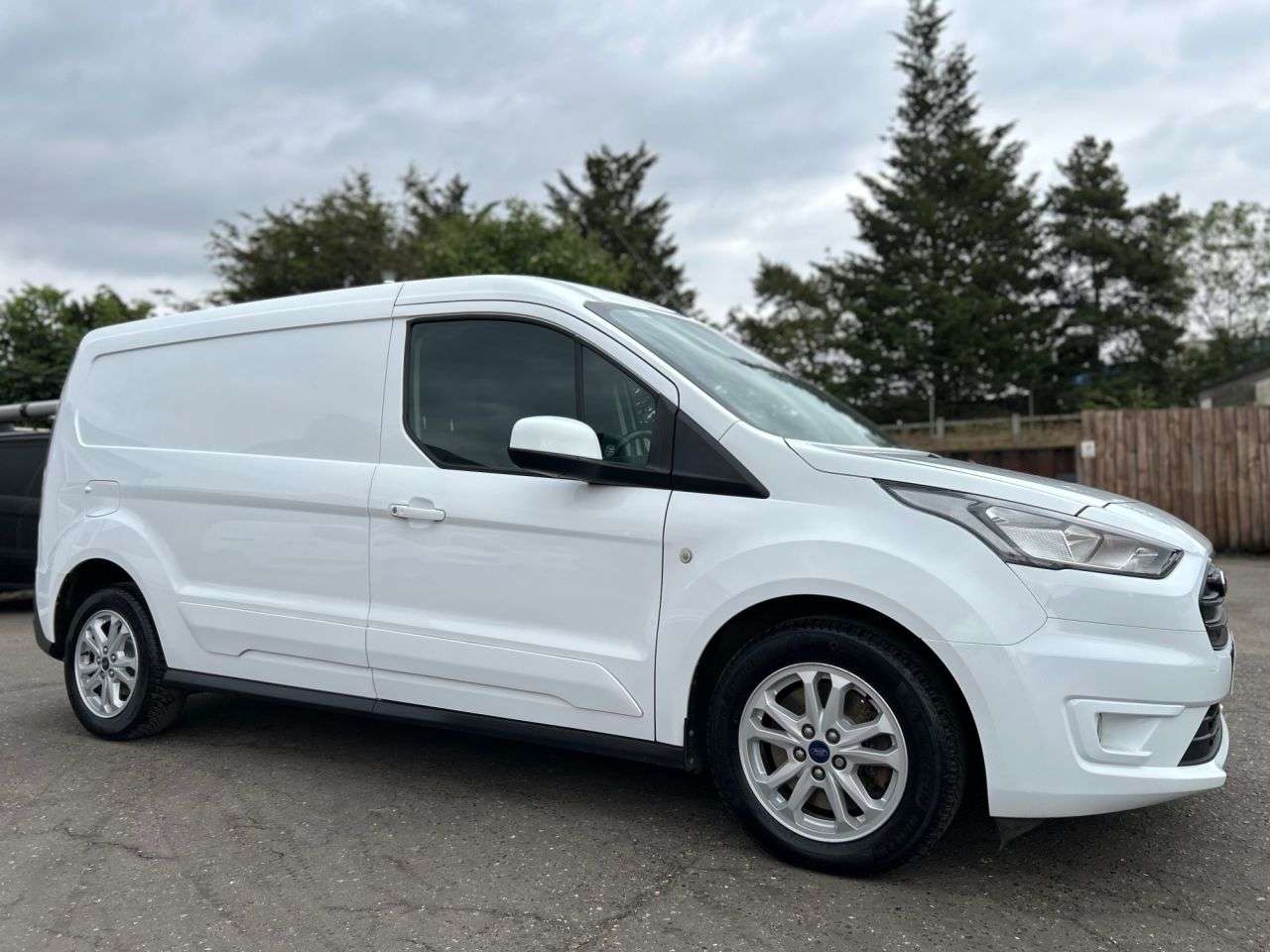 A 2020 FORD TRANSIT CONNECT 1.5TDCI 240 EcoBlue LIMITED P/V 5dr LWB ONE OWNER, 5 SERVICES A 2020 FORD TRANSIT CONNECT 1.5TDCI 240 EcoBlue LIMITED P/V 5dr LWB ONE OWNER, 5 SERVICES