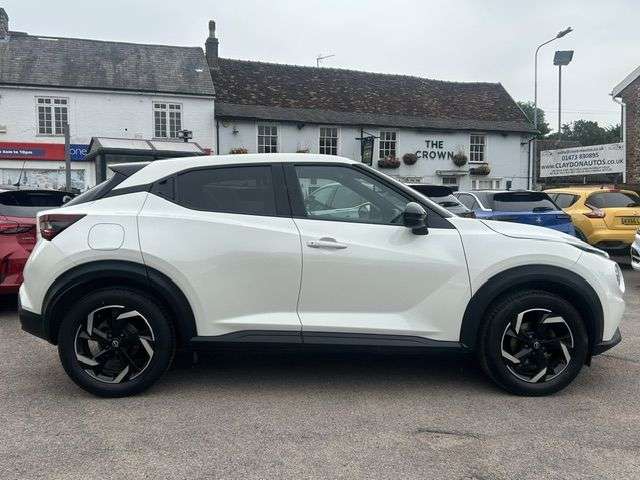 A 2023 NISSAN JUKE 1.0 DIG-T N-CONNECTA SUV 5dr PETROL MANUAL EURO 6 (s/s) (114 ps) A 2023 NISSAN JUKE 1.0 DIG-T N-CONNECTA SUV 5dr PETROL MANUAL EURO 6 (s/s) (114 ps)