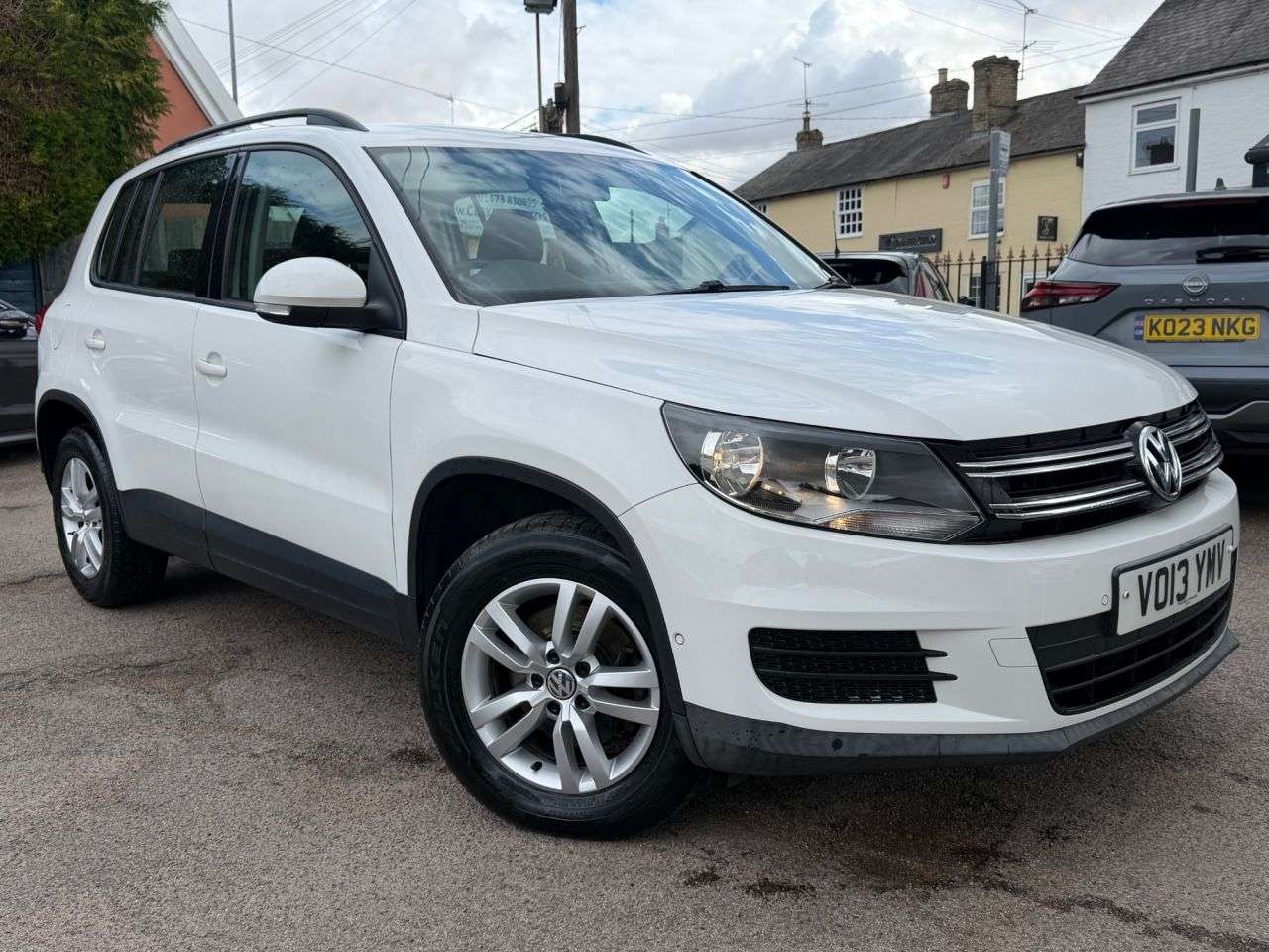 A 2013 VOLKSWAGEN TIGUAN 2.0 TDI BLUEMOTION TECH S SUV 5dr DIESEL MANUAL 4WD (s/s) (140 ps) A 2013 VOLKSWAGEN TIGUAN 2.0 TDI BLUEMOTION TECH S SUV 5dr DIESEL MANUAL 4WD (s/s) (140 ps)