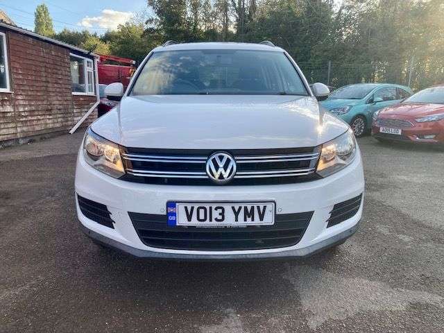 A 2013 VOLKSWAGEN TIGUAN 2.0 TDI BLUEMOTION TECH S SUV 5dr DIESEL MANUAL 4WD (s/s) (140 ps) A 2013 VOLKSWAGEN TIGUAN 2.0 TDI BLUEMOTION TECH S SUV 5dr DIESEL MANUAL 4WD (s/s) (140 ps)