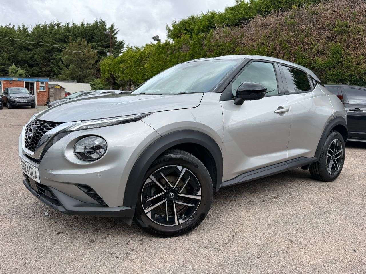 A 2024 NISSAN JUKE 1.0 DIG-T N-CONNECTA SUV 5dr PETROL MANUAL EURO 6 (s/s) (114 ps) A 2024 NISSAN JUKE 1.0 DIG-T N-CONNECTA SUV 5dr PETROL MANUAL EURO 6 (s/s) (114 ps)