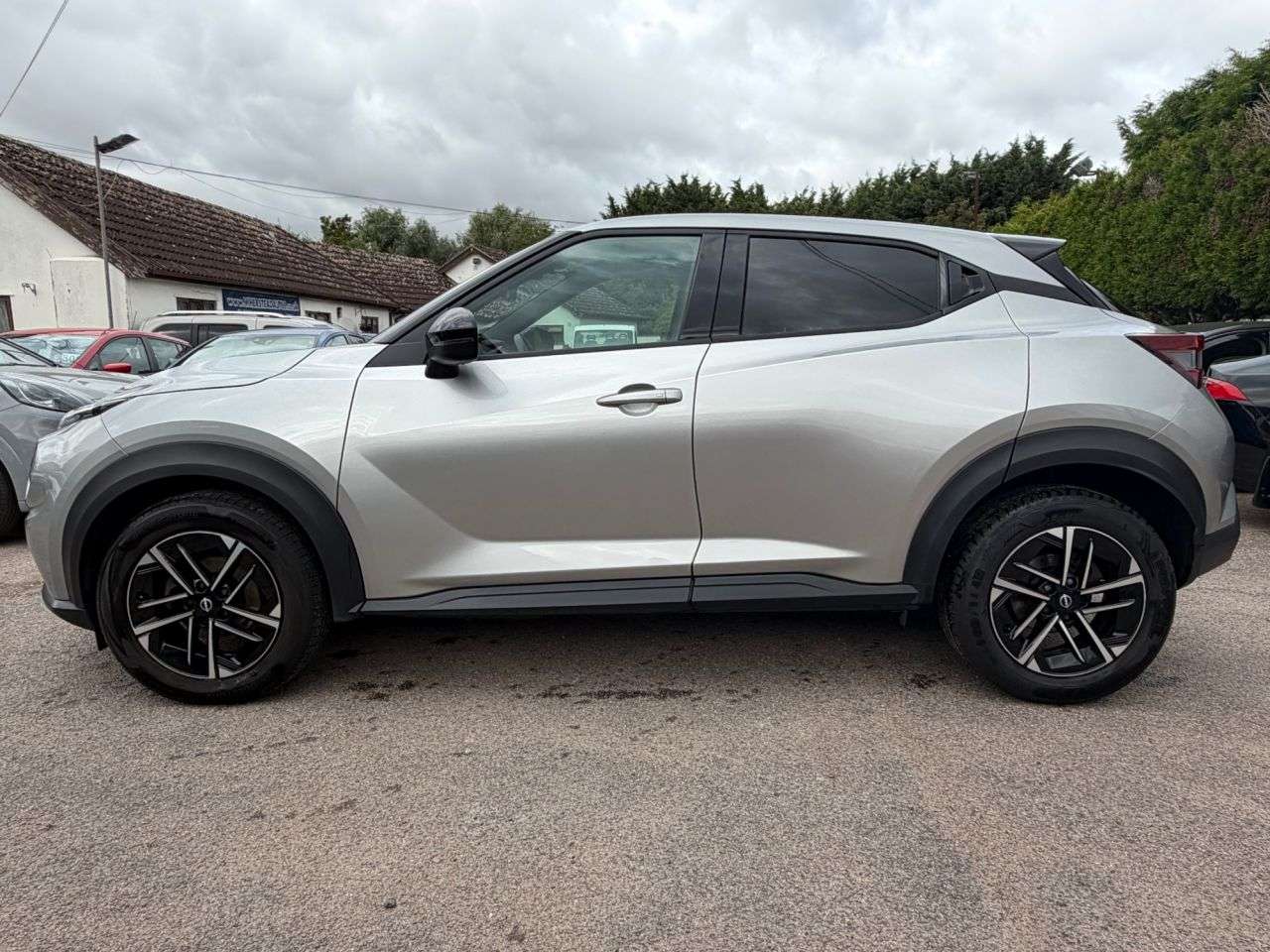 A 2024 NISSAN JUKE 1.0 DIG-T N-CONNECTA SUV 5dr PETROL MANUAL EURO 6 (s/s) (114 ps) A 2024 NISSAN JUKE 1.0 DIG-T N-CONNECTA SUV 5dr PETROL MANUAL EURO 6 (s/s) (114 ps)