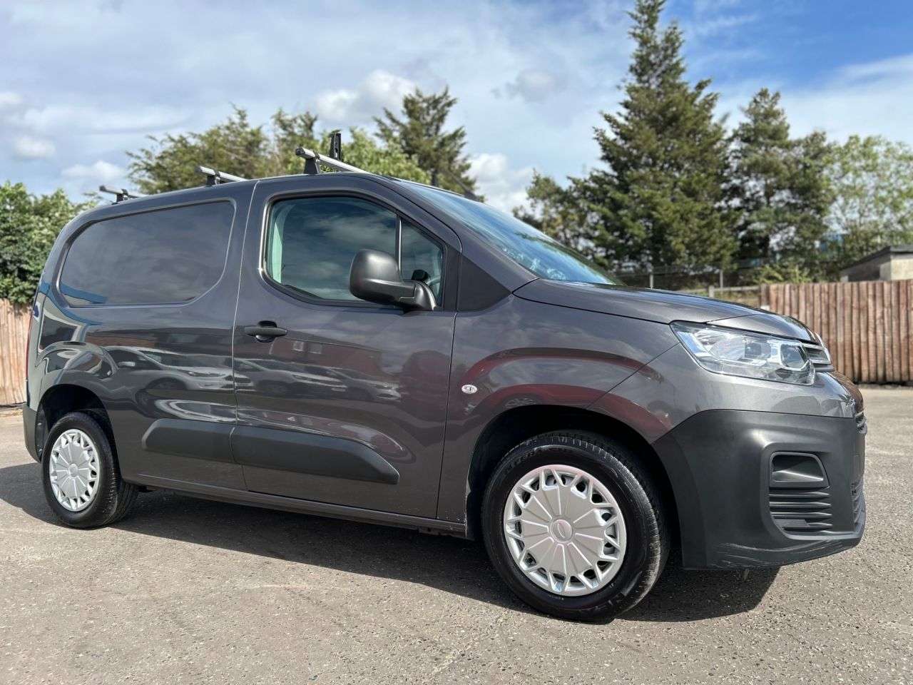 A 2023 CITROEN BERLINGO 1.5BlueHDi 1000 ENTERPRISE EDITION M P/V 5dr FINE EXAMPLE, 3 SERVICES A 2023 CITROEN BERLINGO 1.5BlueHDi 1000 ENTERPRISE EDITION M P/V 5dr FINE EXAMPLE, 3 SERVICES