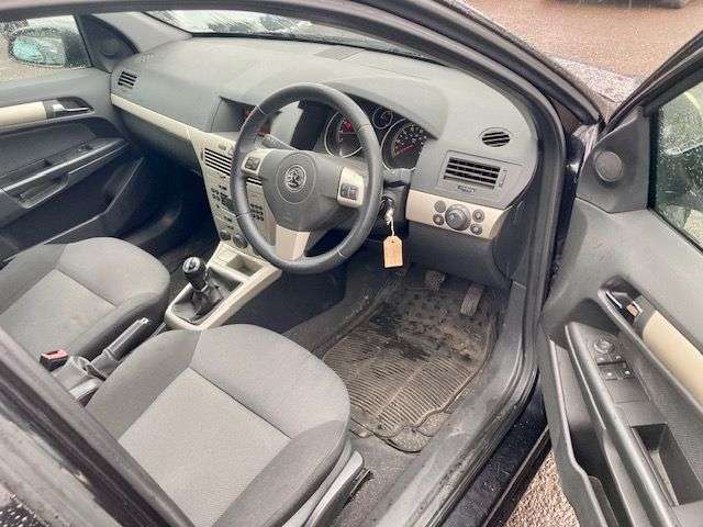 A 2007 VAUXHALL ASTRA 1.6i 16v ENERGY HATCHBACK 5dr PETROL MANUAL (156 g/km, 113 bhp) LOW MILEAGE A 2007 VAUXHALL ASTRA 1.6i 16v ENERGY HATCHBACK 5dr PETROL MANUAL (156 g/km, 113 bhp) LOW MILEAGE