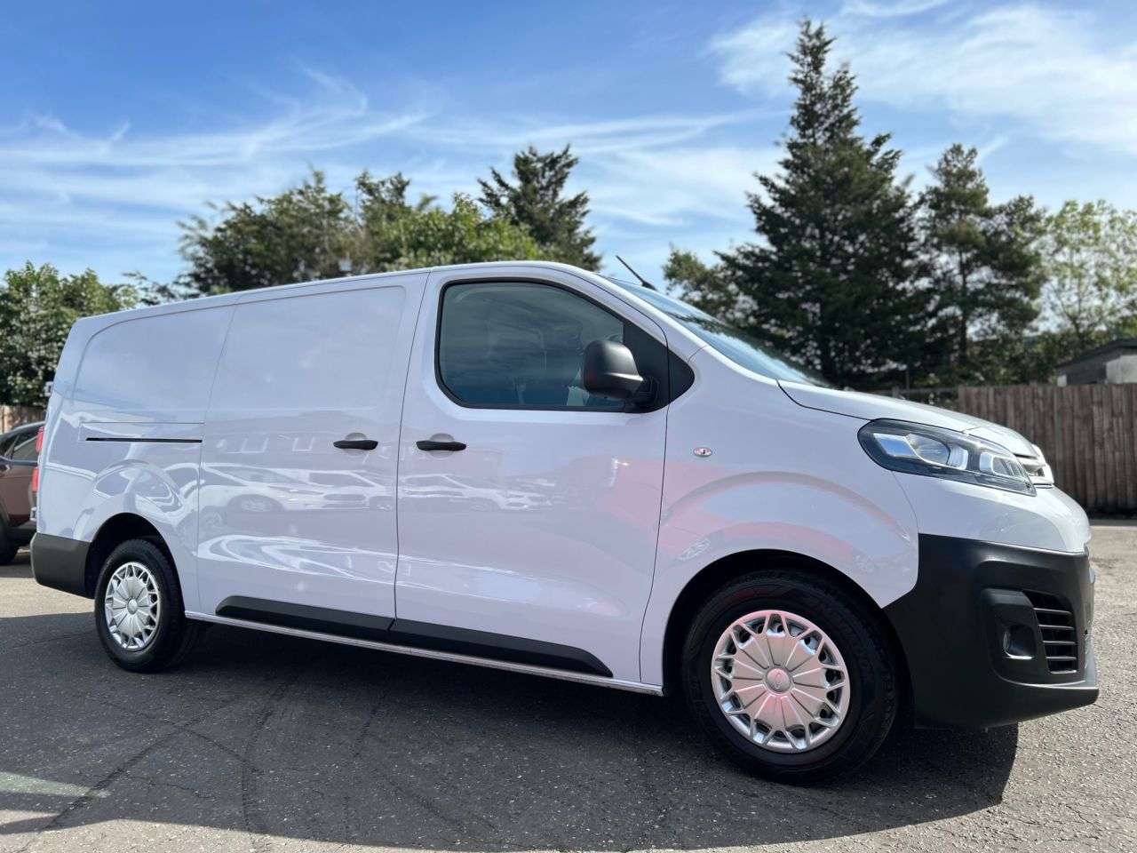 A 2023 CITROEN DISPATCH 2.0BlueHDi 1400 ENTERPRISE EDITION XL P/V 6dr LWB ONE OWNER, 3 SERVICES A 2023 CITROEN DISPATCH 2.0BlueHDi 1400 ENTERPRISE EDITION XL P/V 6dr LWB ONE OWNER, 3 SERVICES
