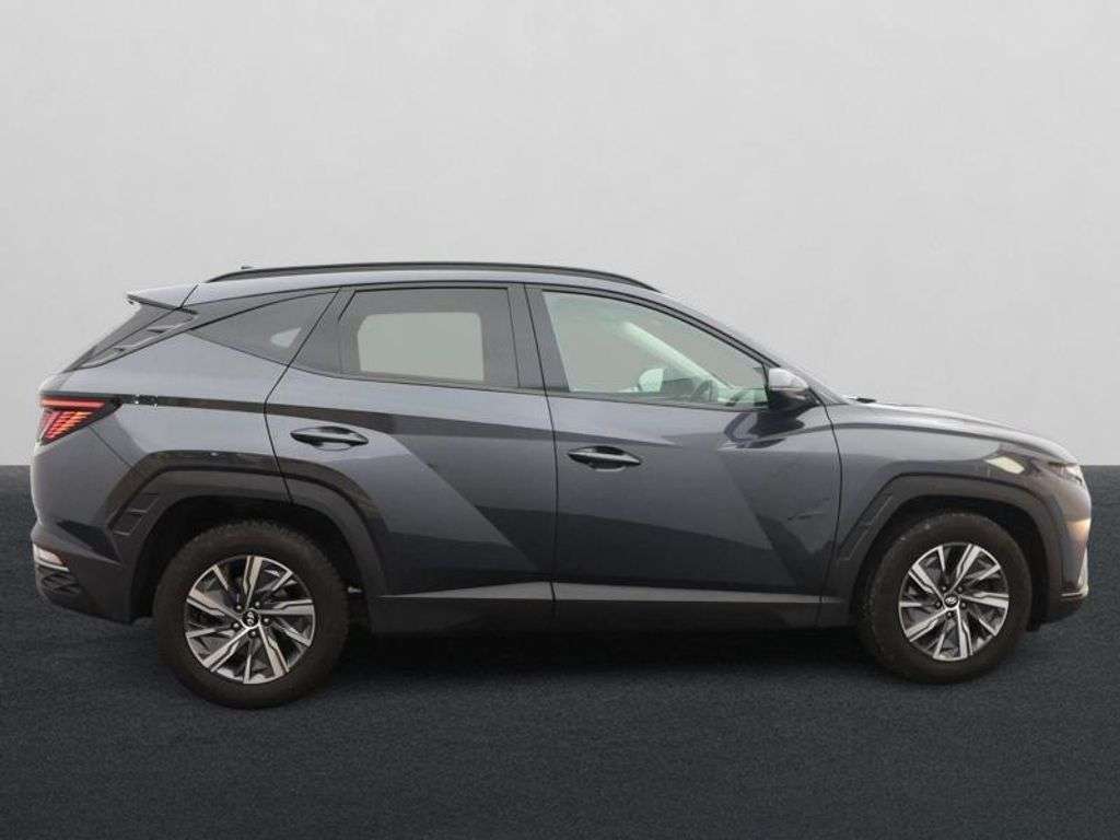 A 2023 HYUNDAI TUCSON 1.6 T-GDi SE CONNECT SUV 5dr PETROL MANUAL EURO 6 (s/s) (150 ps) DUE IN SOO A 2023 HYUNDAI TUCSON 1.6 T-GDi SE CONNECT SUV 5dr PETROL MANUAL EURO 6 (s/s) (150 ps) DUE IN SOO