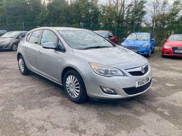 A 2012 VAUXHALL ASTRA 1.3 CDTi ecoFLEX EXCLUSIV HATCHBACK 5dr DIESEL MANUAL (s/s) (95 ps) MOT TIL A 2012 VAUXHALL ASTRA 1.3 CDTi ecoFLEX EXCLUSIV HATCHBACK 5dr DIESEL MANUAL (s/s) (95 ps) MOT TIL