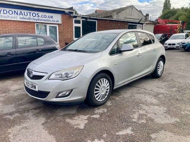 A 2012 VAUXHALL ASTRA 1.3 CDTi ecoFLEX EXCLUSIV HATCHBACK 5dr DIESEL MANUAL (s/s) (95 ps) MOT TIL A 2012 VAUXHALL ASTRA 1.3 CDTi ecoFLEX EXCLUSIV HATCHBACK 5dr DIESEL MANUAL (s/s) (95 ps) MOT TIL