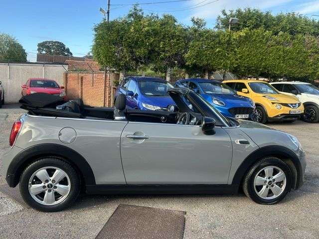 A 2019 MINI CONVERTIBLE 1.5 COOPER CLASSIC CONVERTIBLE 2dr PETROL MANUAL EURO 6 (s/s) (136 ps) A 2019 MINI CONVERTIBLE 1.5 COOPER CLASSIC CONVERTIBLE 2dr PETROL MANUAL EURO 6 (s/s) (136 ps)