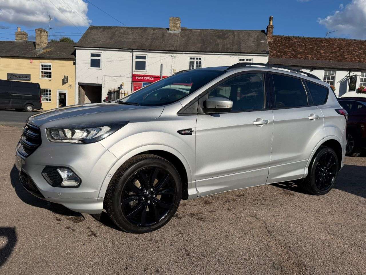 A 2017 FORD KUGA 2.0 TDCi ST-LINE X SUV 5dr DIESEL MANUAL EURO 6 (s/s) (150 ps) A 2017 FORD KUGA 2.0 TDCi ST-LINE X SUV 5dr DIESEL MANUAL EURO 6 (s/s) (150 ps)