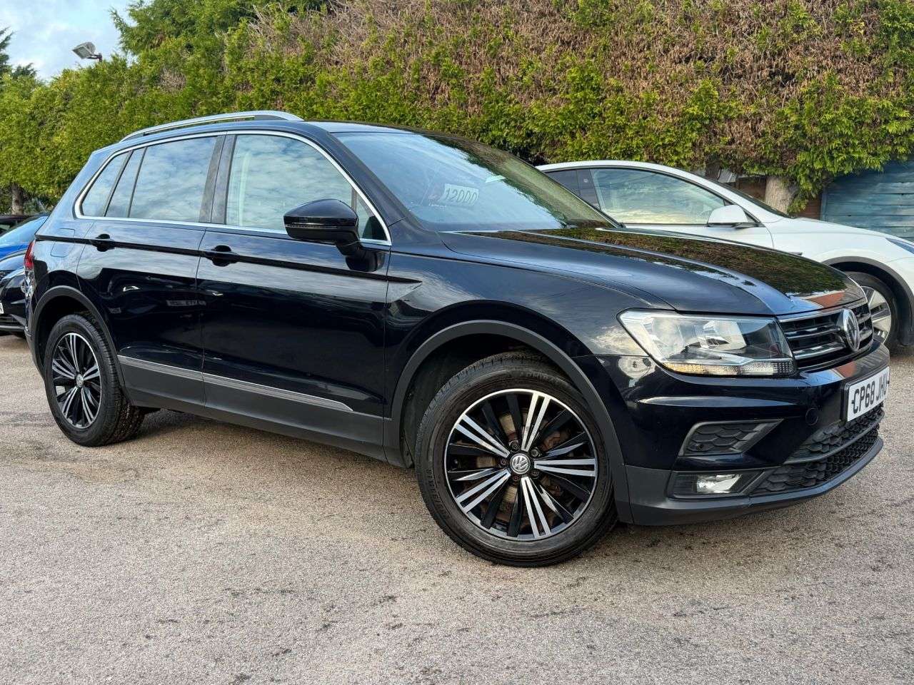 A 2018 VOLKSWAGEN TIGUAN 2.0 TDI SE NAVIGATION SUV 5dr DIESEL DSG EURO 6 (s/s) (150 ps A 2018 VOLKSWAGEN TIGUAN 2.0 TDI SE NAVIGATION SUV 5dr DIESEL DSG EURO 6 (s/s) (150 ps