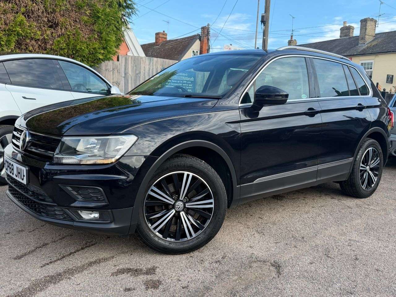 A 2018 VOLKSWAGEN TIGUAN 2.0 TDI SE NAVIGATION SUV 5dr DIESEL DSG EURO 6 (s/s) (150 ps A 2018 VOLKSWAGEN TIGUAN 2.0 TDI SE NAVIGATION SUV 5dr DIESEL DSG EURO 6 (s/s) (150 ps