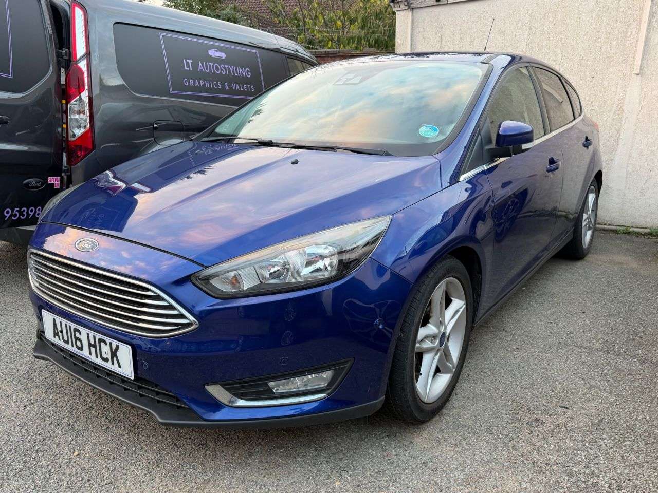 A 2016 FORD FOCUS 1.0T ECOBOOST TITANIUM HATCHBACK 5dr PETROL MANUAL EURO 6 (s/s) (125 ps) A 2016 FORD FOCUS 1.0T ECOBOOST TITANIUM HATCHBACK 5dr PETROL MANUAL EURO 6 (s/s) (125 ps)