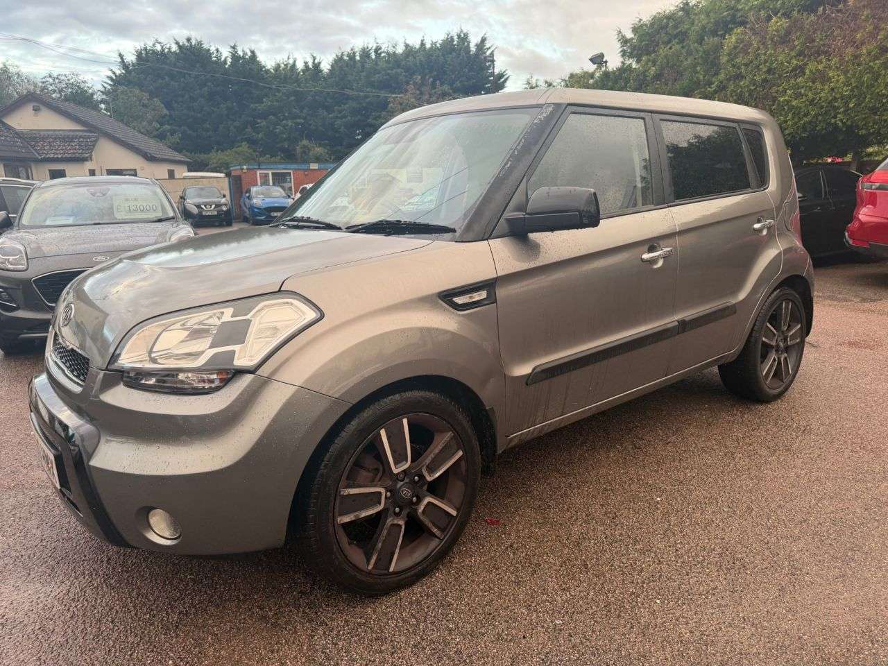 A 2010 KIA SOUL 1.6 CRDi TEMPEST SUV 5dr DIESEL AUTOMATIC (126 bhp) A 2010 KIA SOUL 1.6 CRDi TEMPEST SUV 5dr DIESEL AUTOMATIC (126 bhp)
