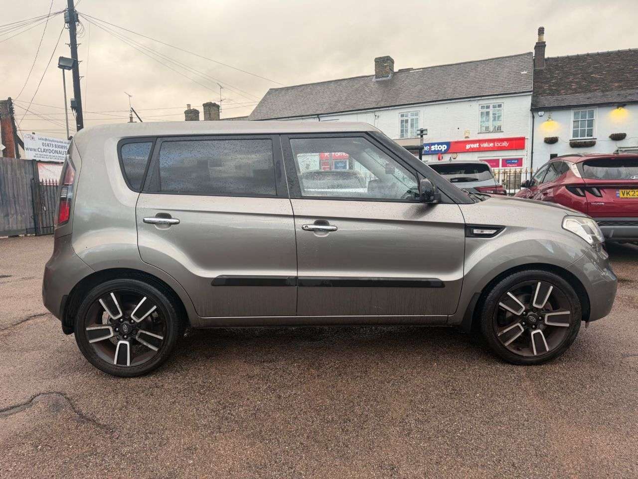 A 2010 KIA SOUL 1.6 CRDi TEMPEST SUV 5dr DIESEL AUTOMATIC (126 bhp) A 2010 KIA SOUL 1.6 CRDi TEMPEST SUV 5dr DIESEL AUTOMATIC (126 bhp)