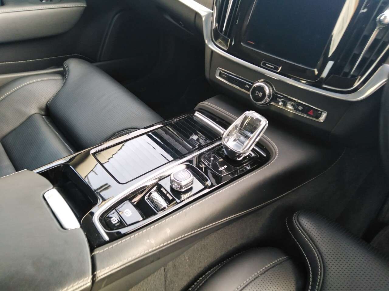 2020 VOLVO S90 2020 VOLVO S90